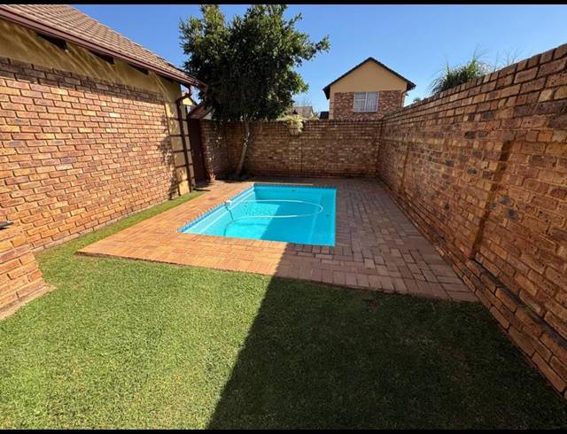 3 BEDROOM TOWNHOUSE FOR SALE IN GLEN MARAIS